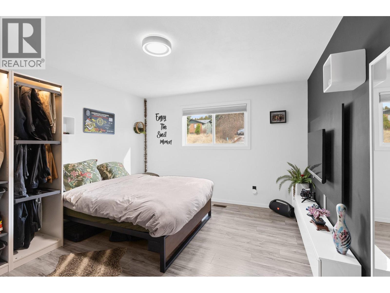 2426 Collingwood Road Property Photo 17