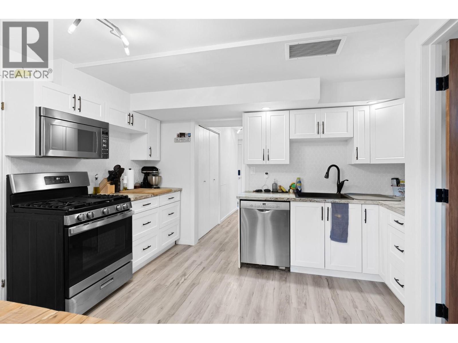 2426 Collingwood Road Property Photo 34