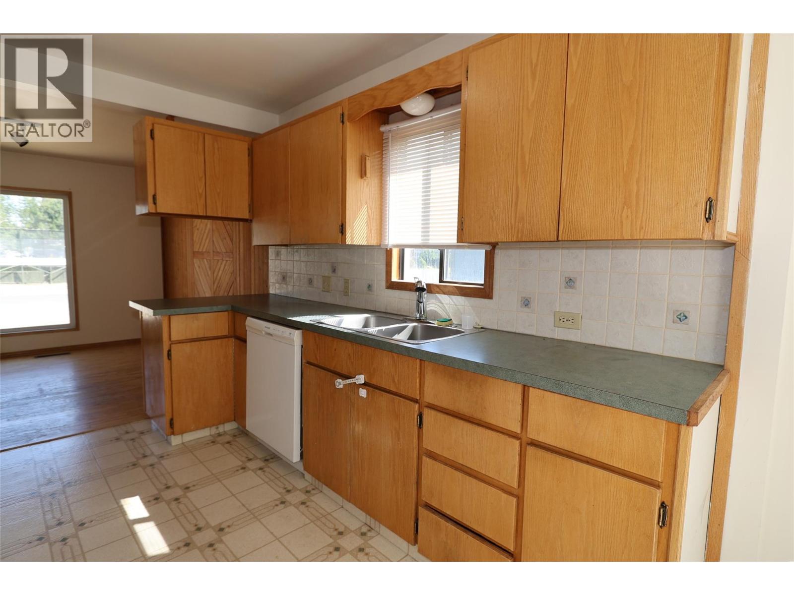 610 6 Avenue Property Photo 3
