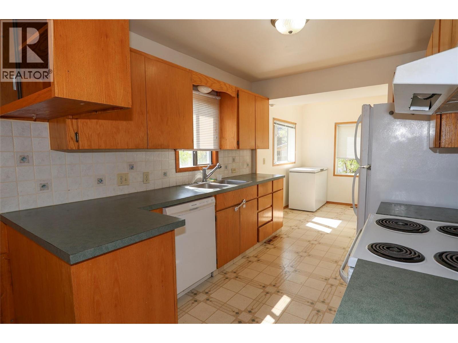 610 6 Avenue Property Photo 5