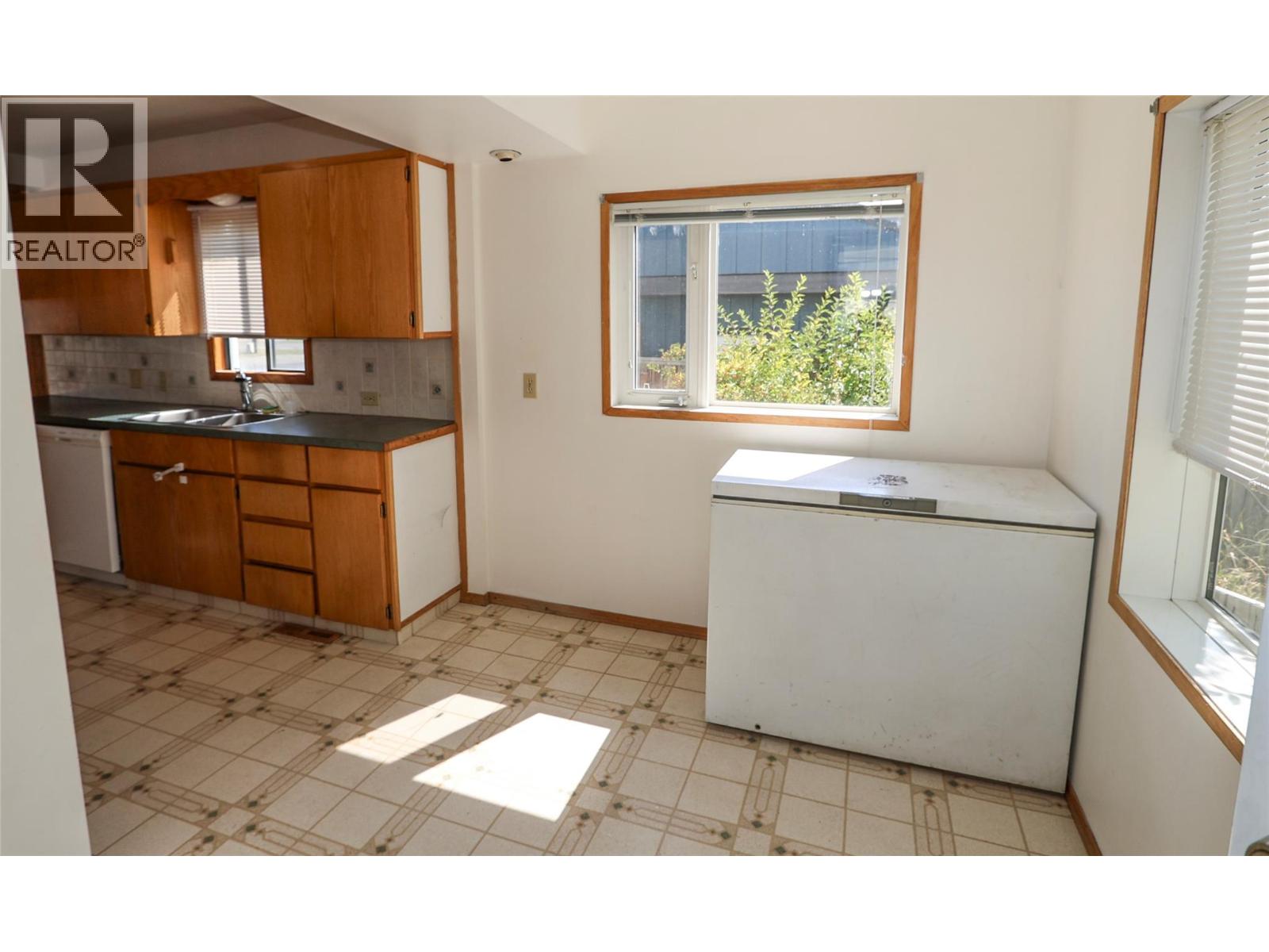 610 6 Avenue Property Photo 7