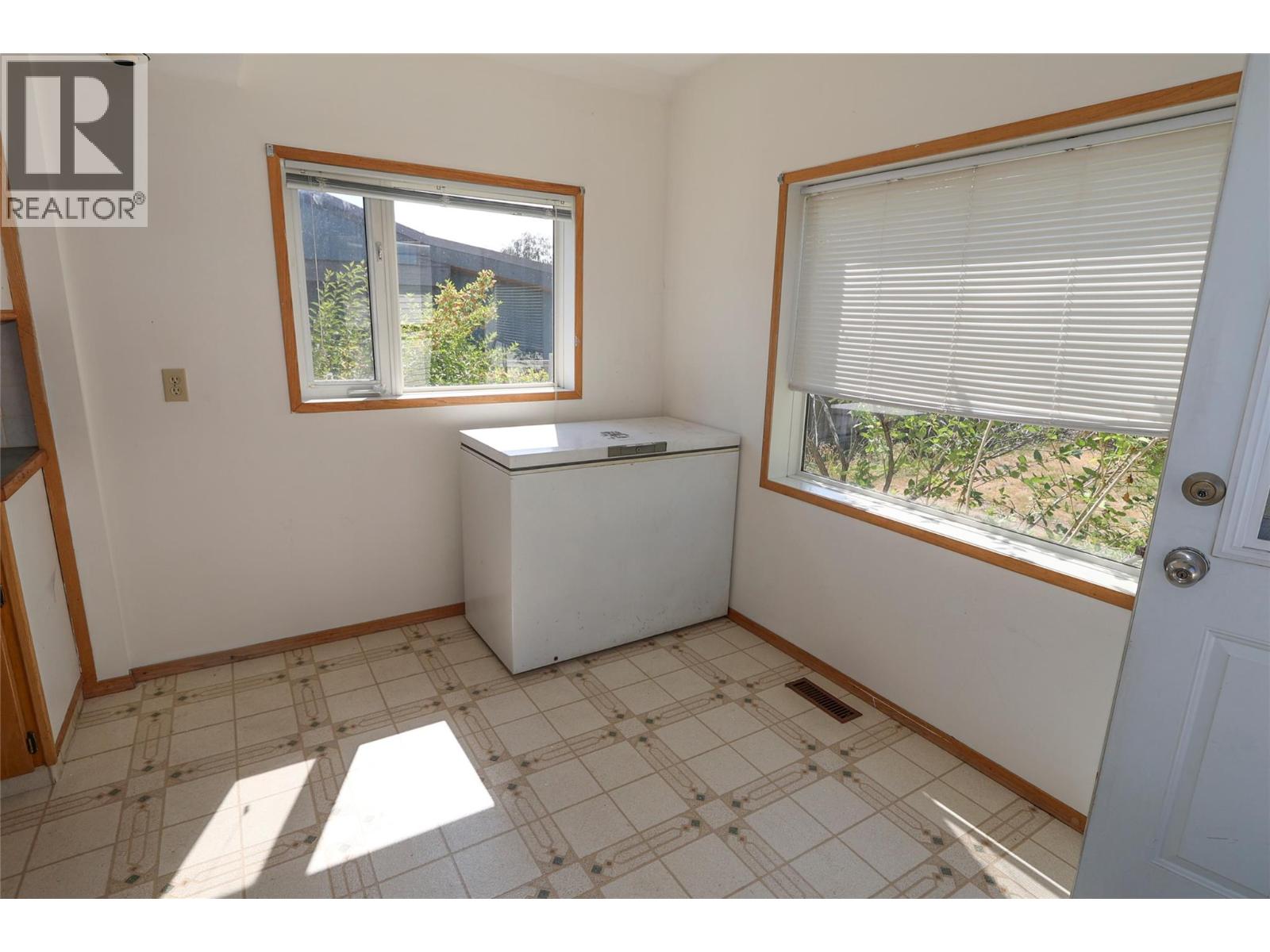 610 6 Avenue Property Photo 8