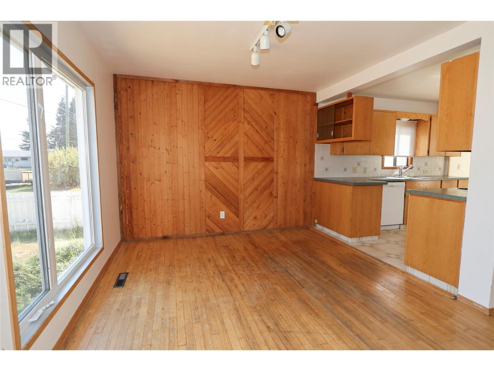 610 6 Avenue Property Photo 9