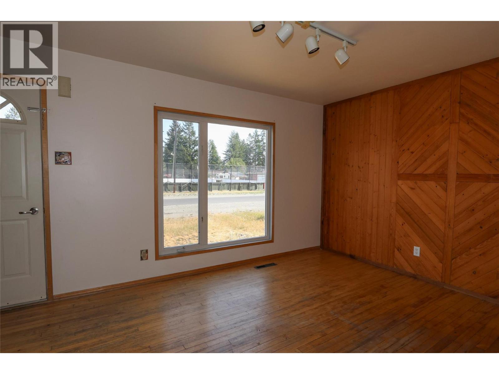 610 6 Avenue Property Photo 11
