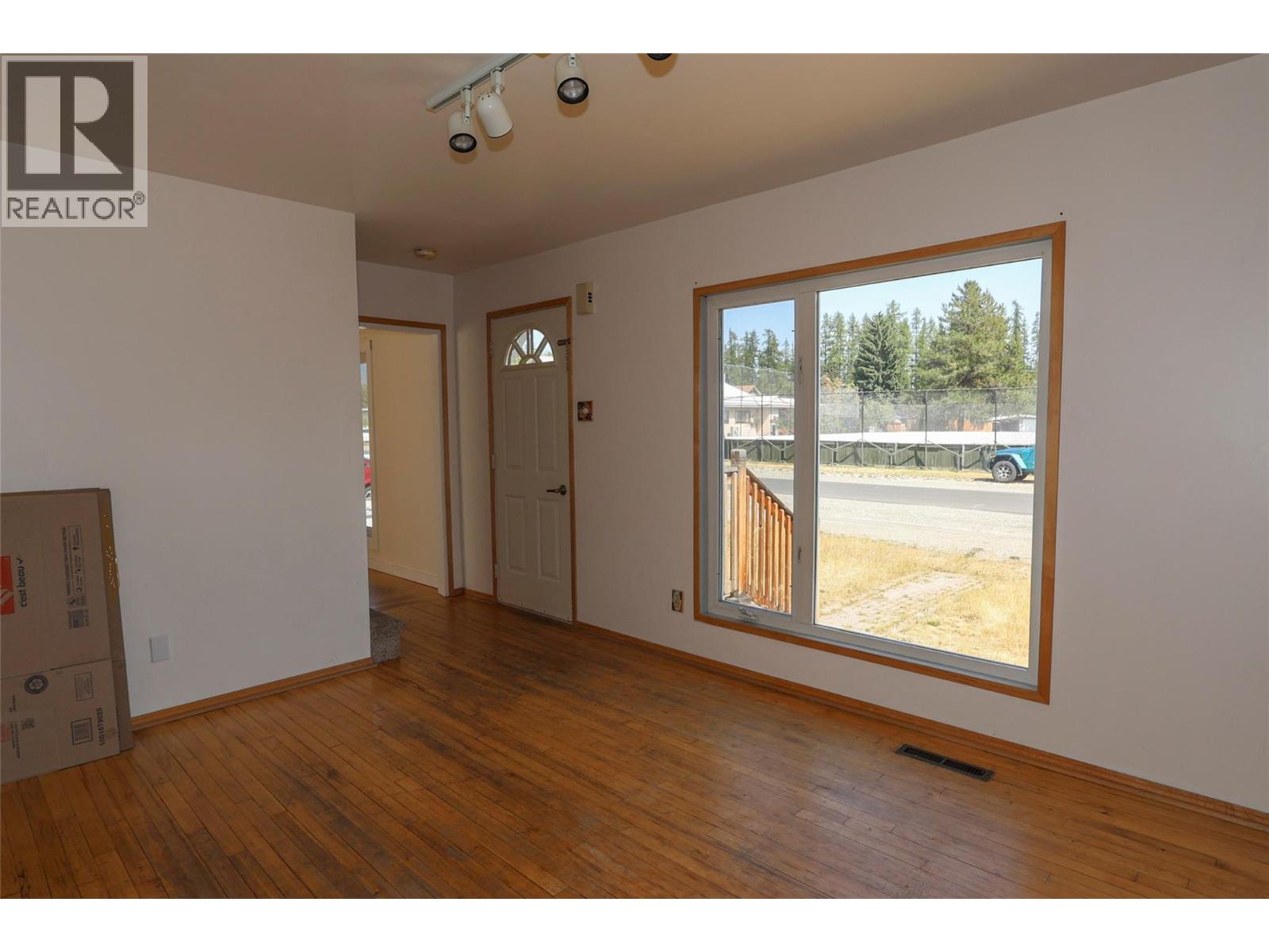 610 6 Avenue Property Photo 12