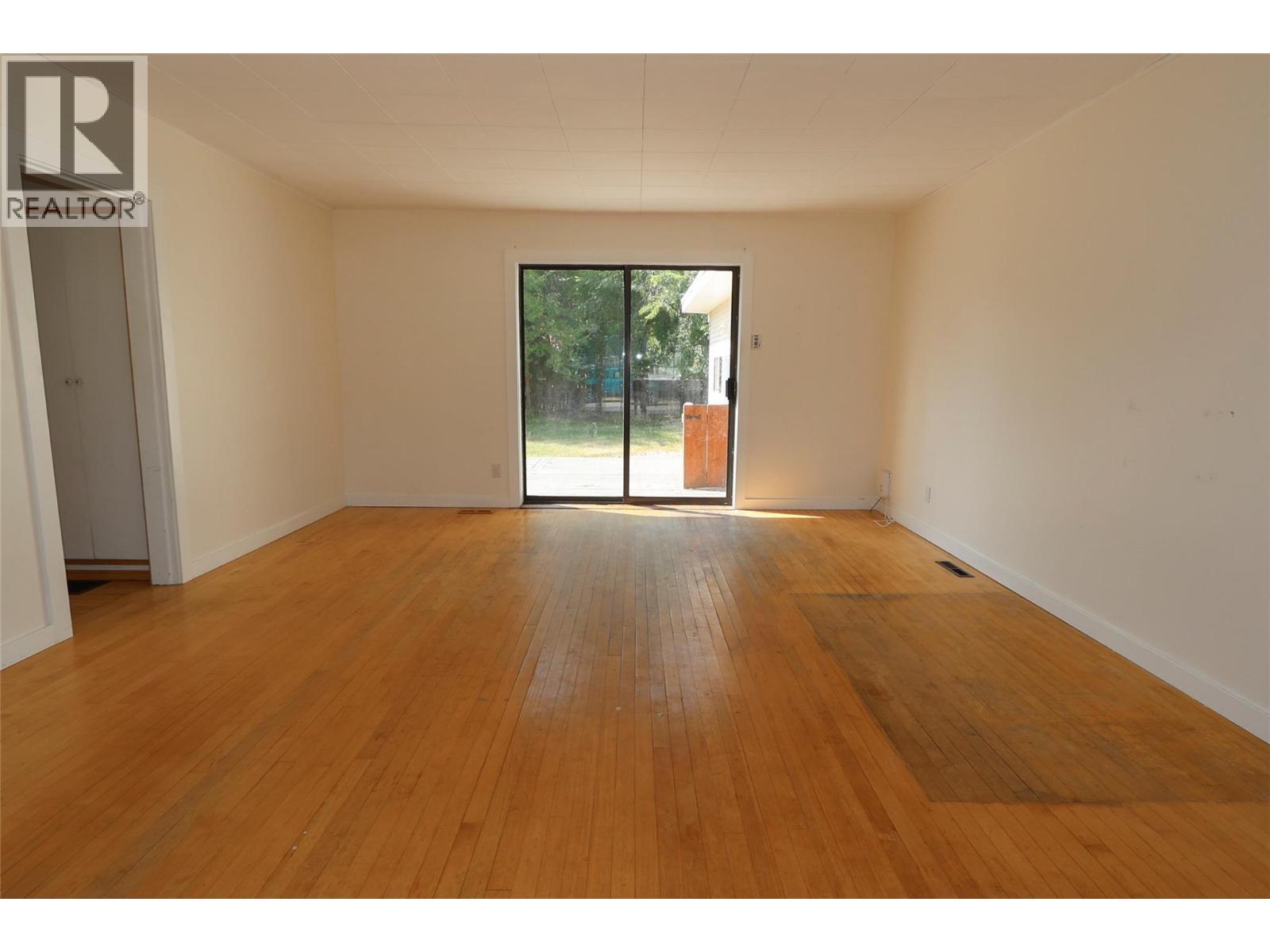 610 6 Avenue Property Photo 14