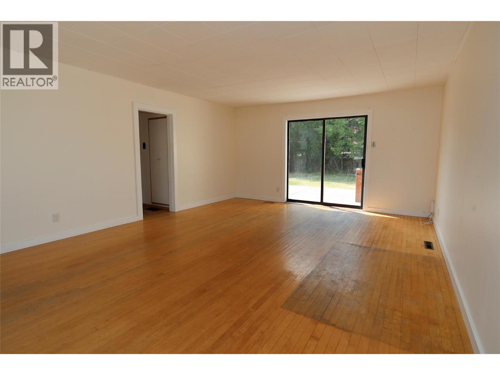 610 6 Avenue Property Photo 17