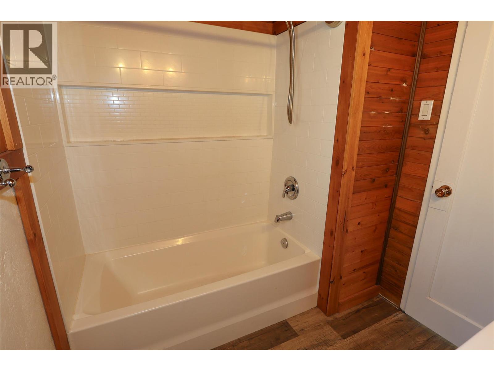 610 6 Avenue Property Photo 21
