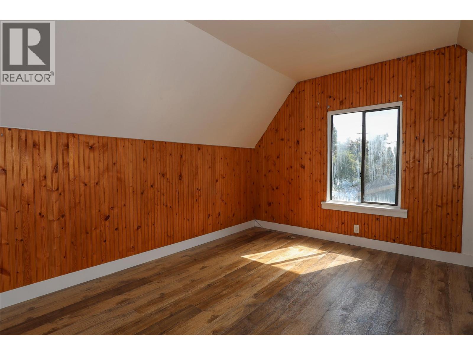 610 6 Avenue Property Photo 23