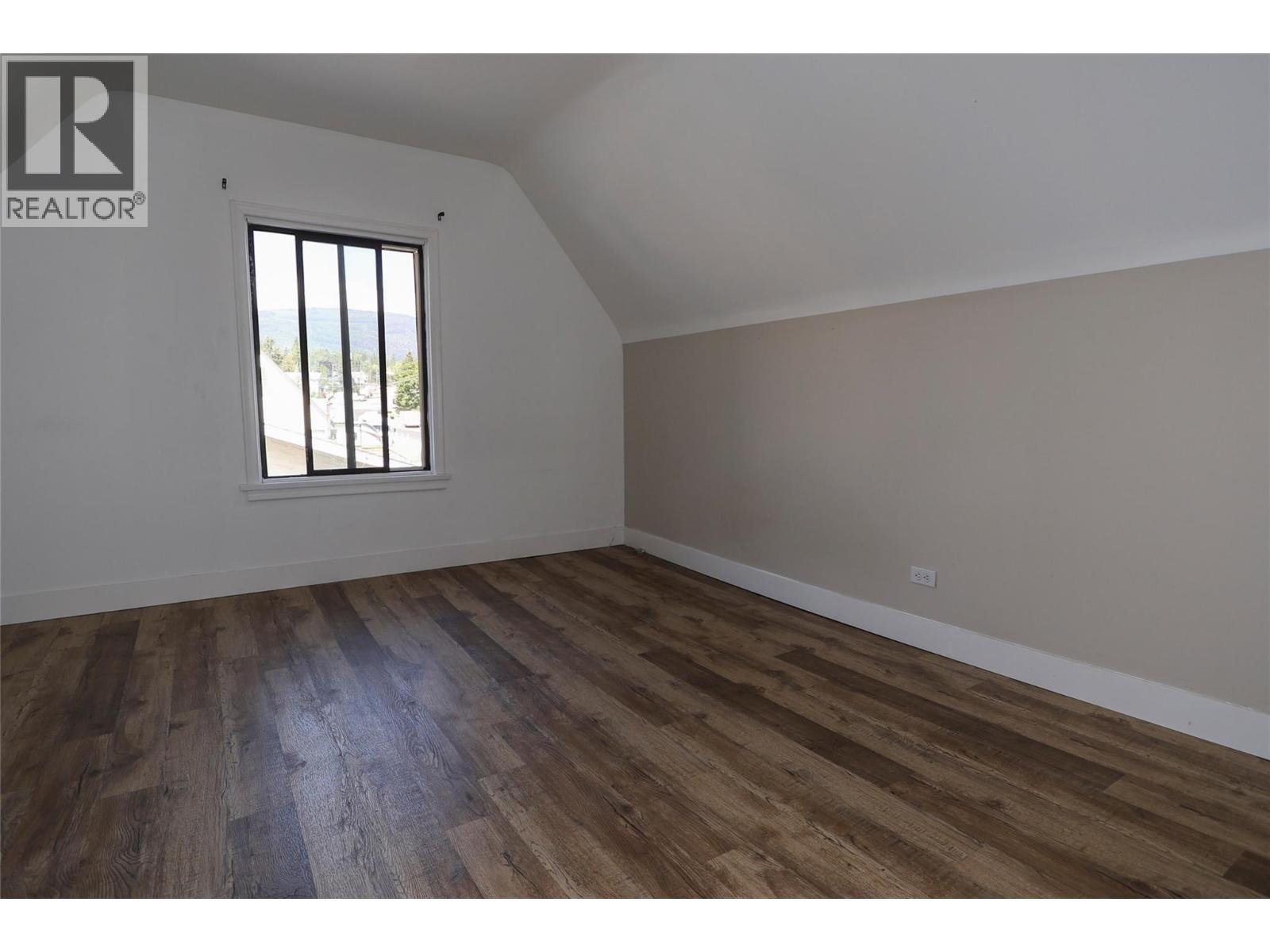 610 6 Avenue Property Photo 26