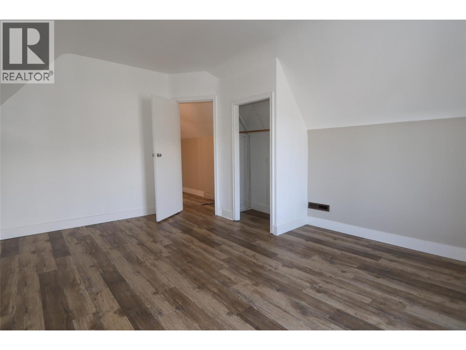 610 6 Avenue Property Photo 28
