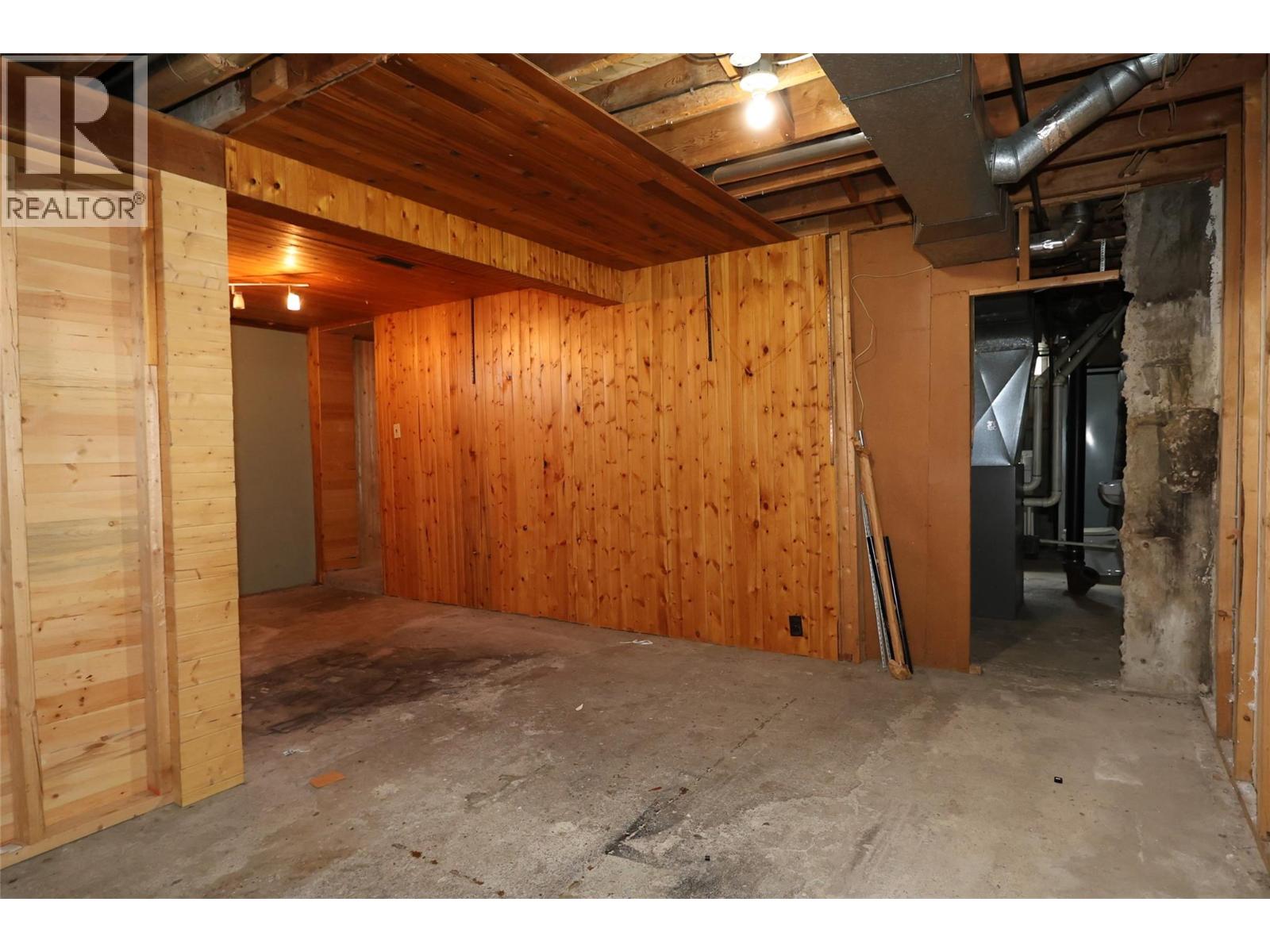 610 6 Avenue Property Photo 32