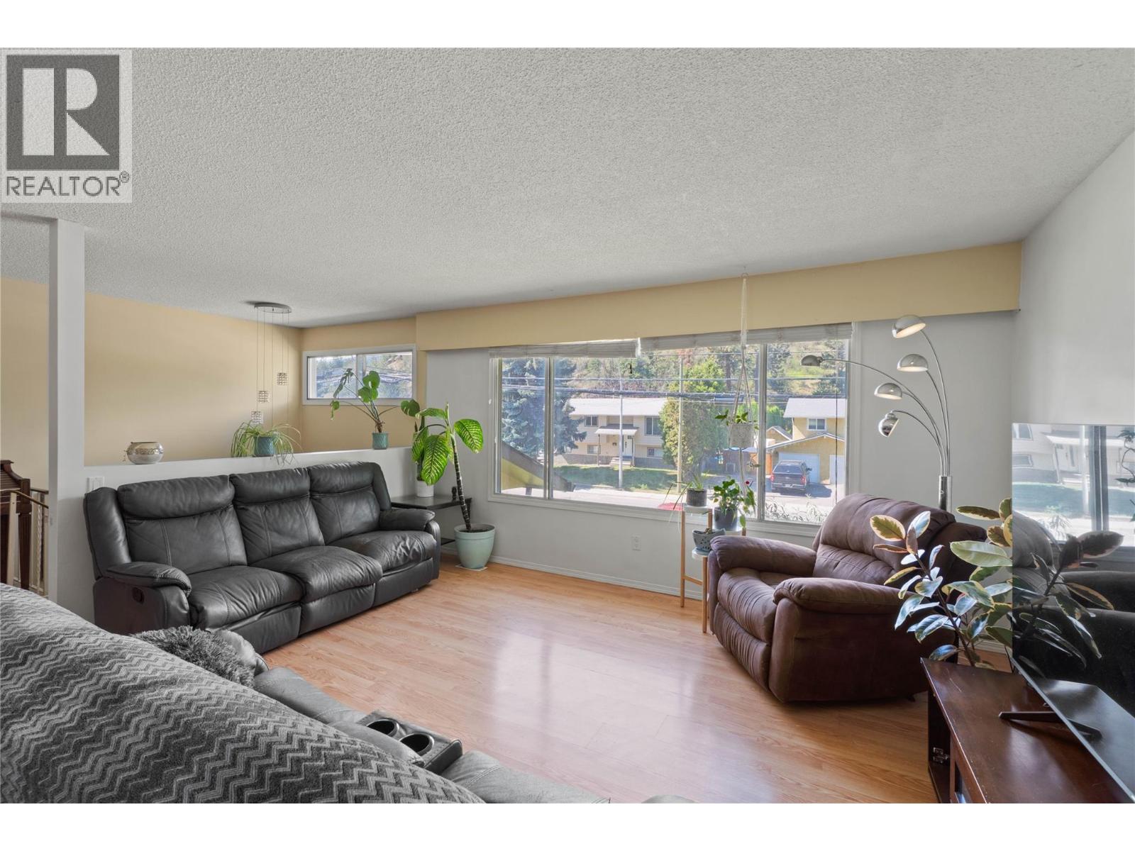 1680 Mt. Dufferin Drive Property Photo 4