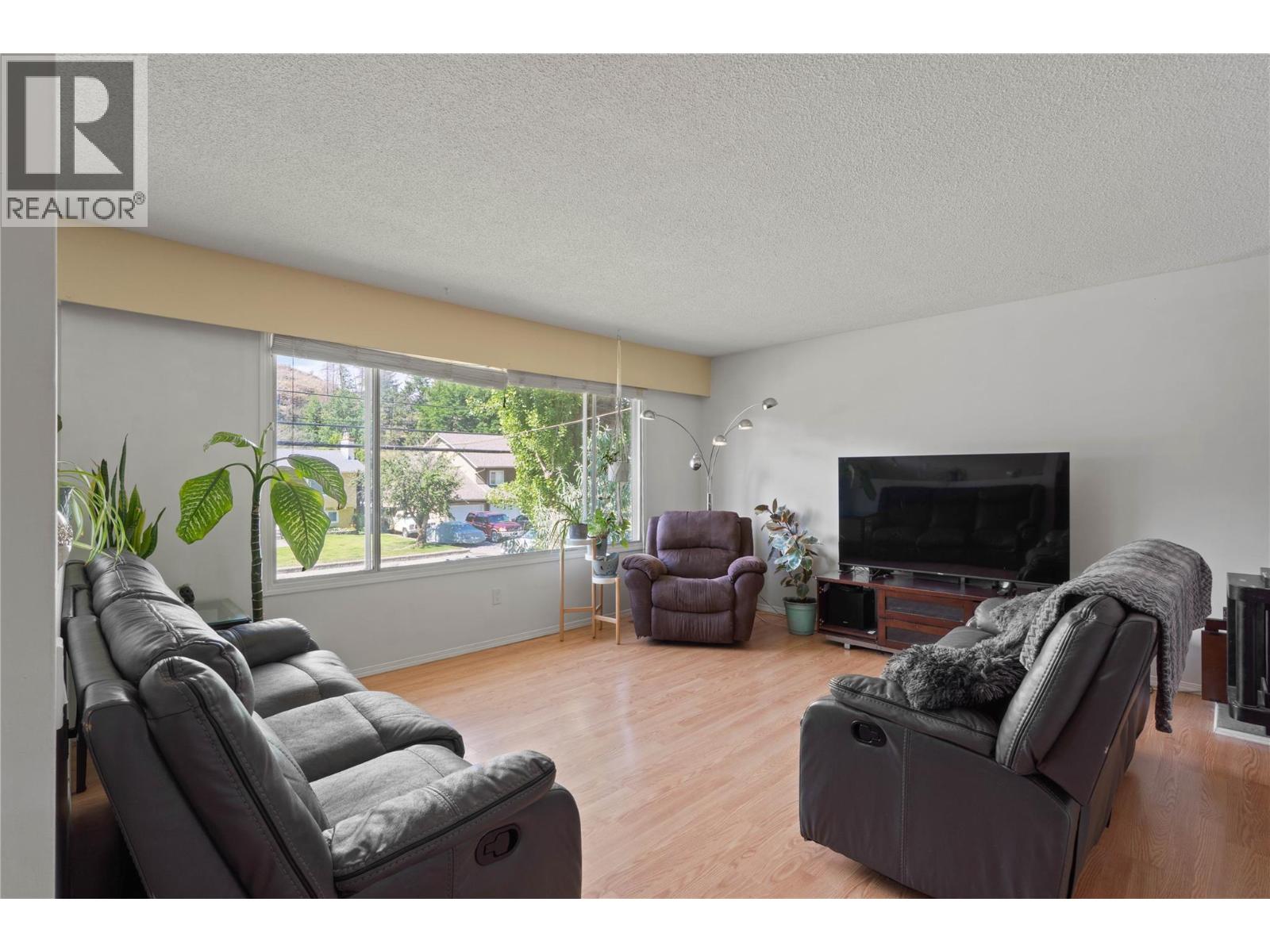 1680 Mt. Dufferin Drive Property Photo 5
