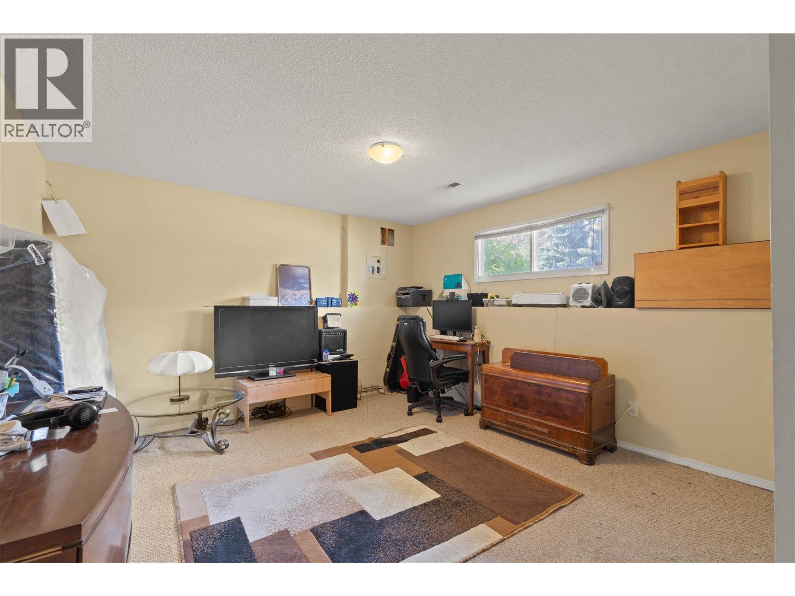 1680 Mt. Dufferin Drive Property Photo 15