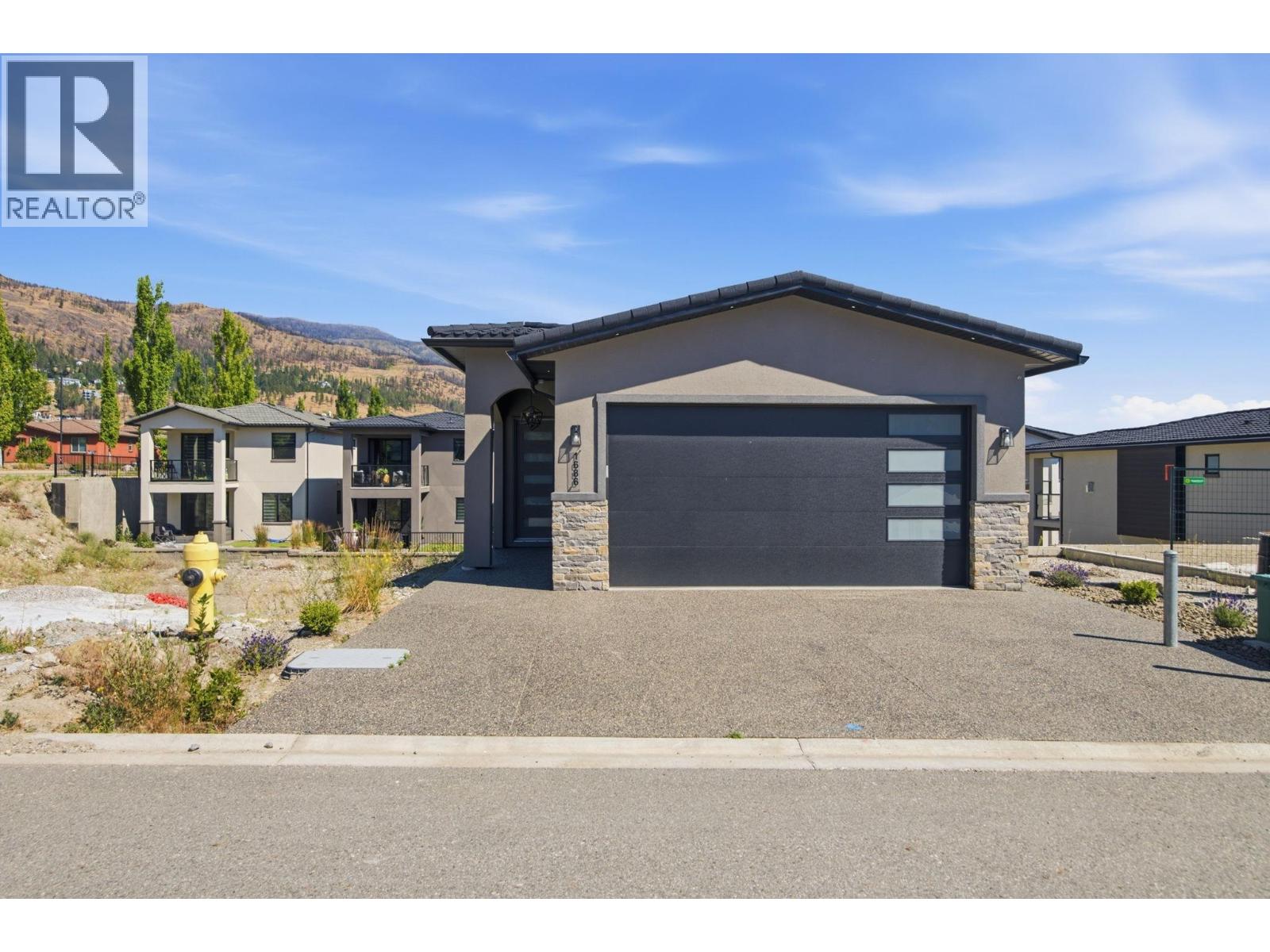 1686 Harbour View Crescent Property Photo 1