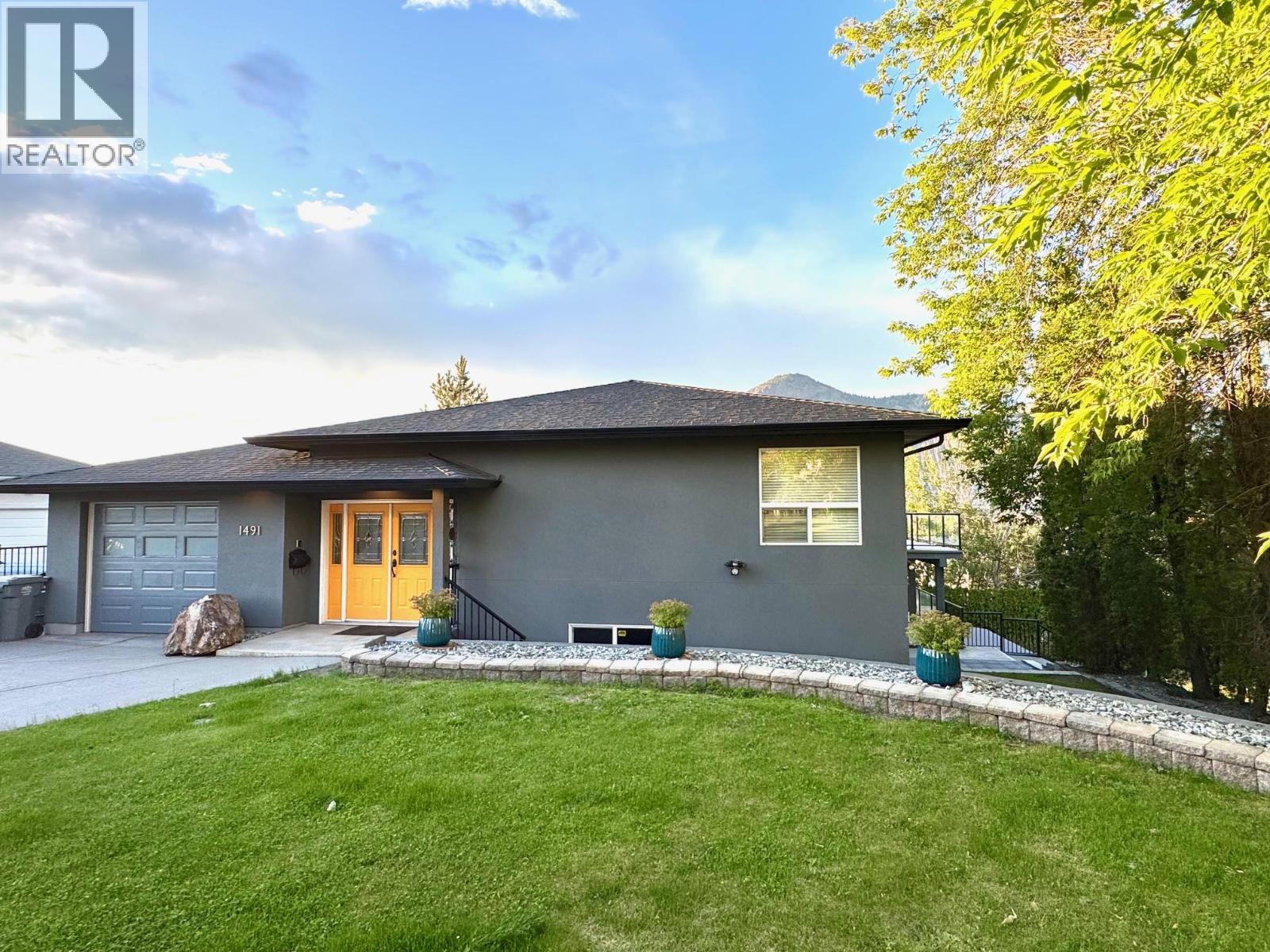 1491 Pine Crescent