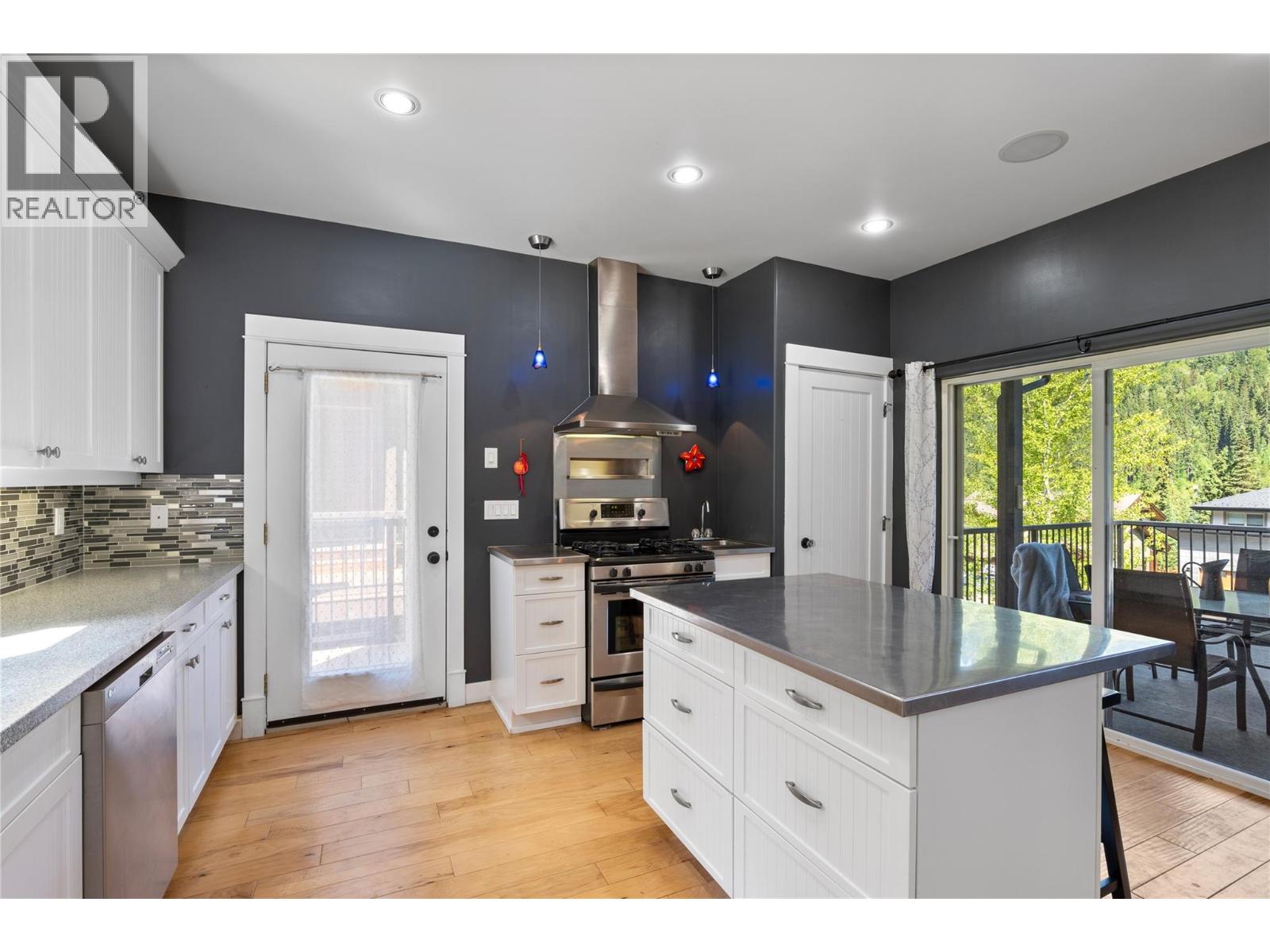 2429 Fairways Drive Property Photo 10