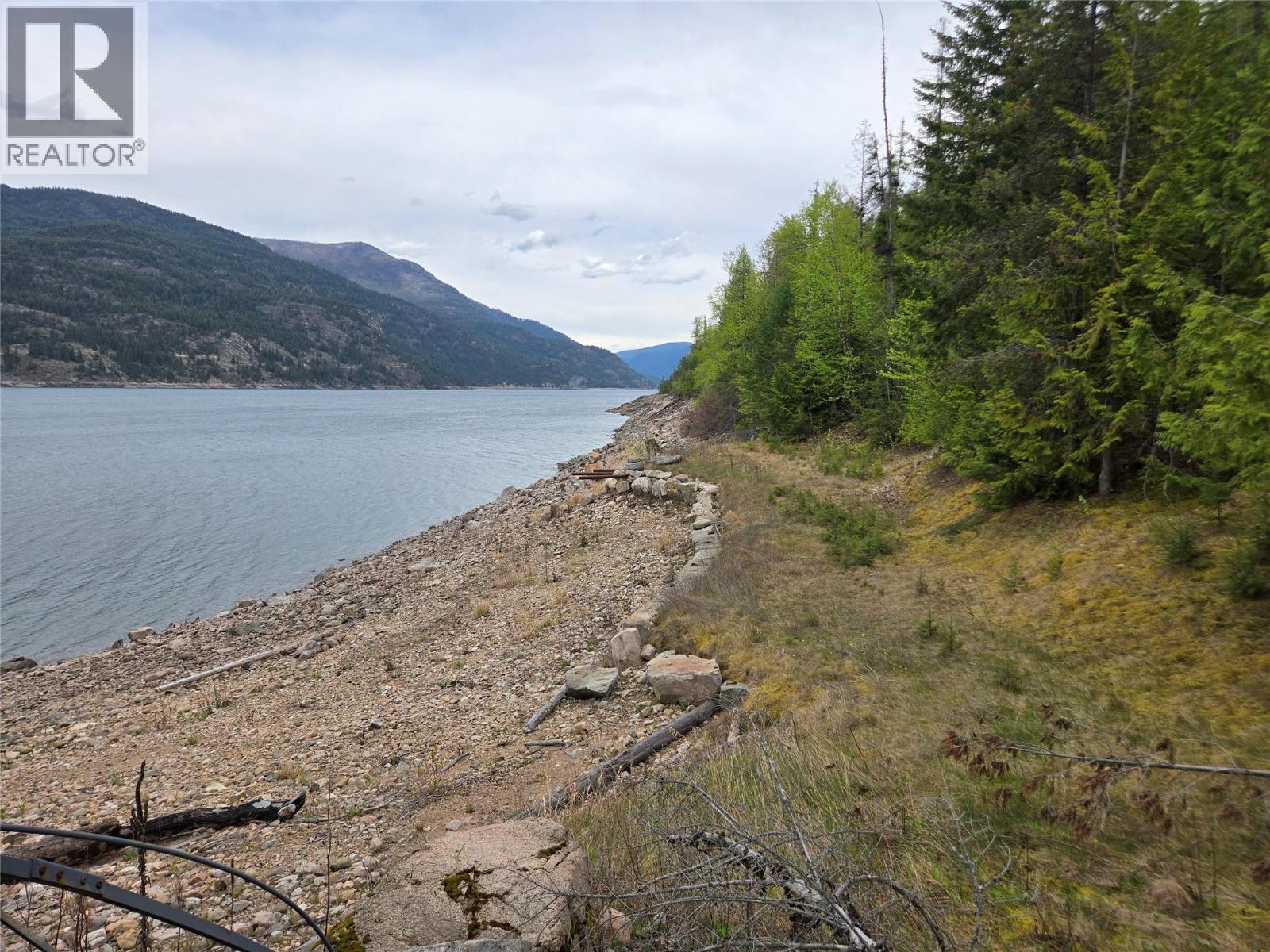 180 Lower Arrow Lake Property Photo 6