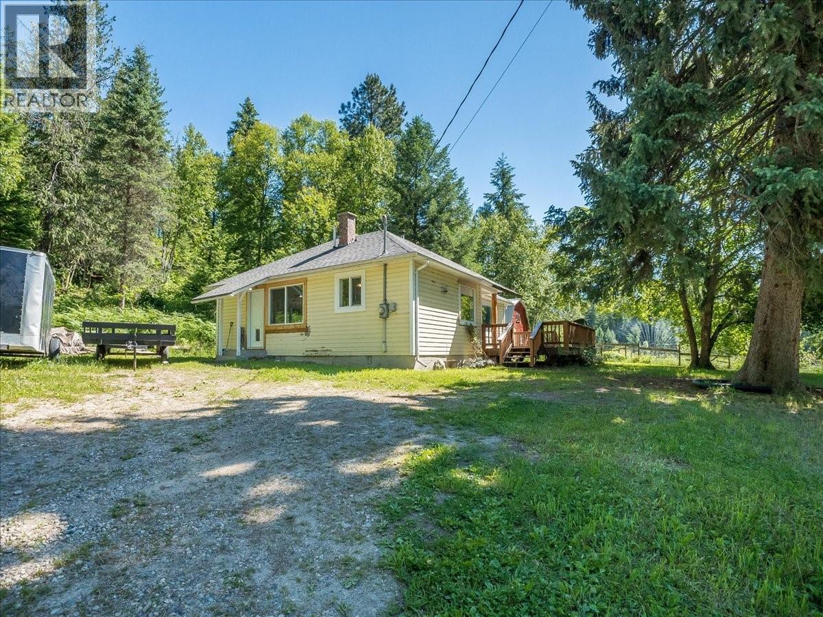 5875 Slocan River Road Property Photo 1