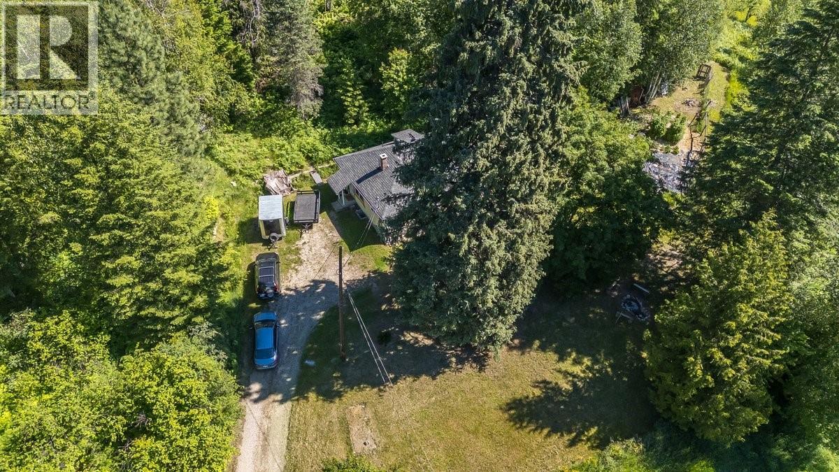 5875 Slocan River Road Property Photo 2