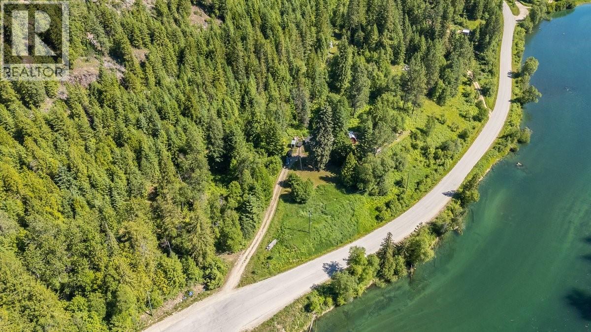 5875 Slocan River Road Property Photo 4