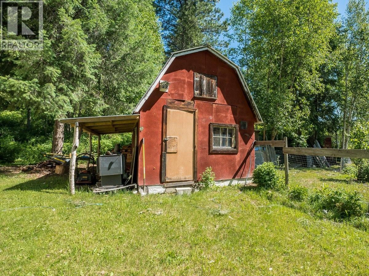 5875 Slocan River Road Property Photo 18
