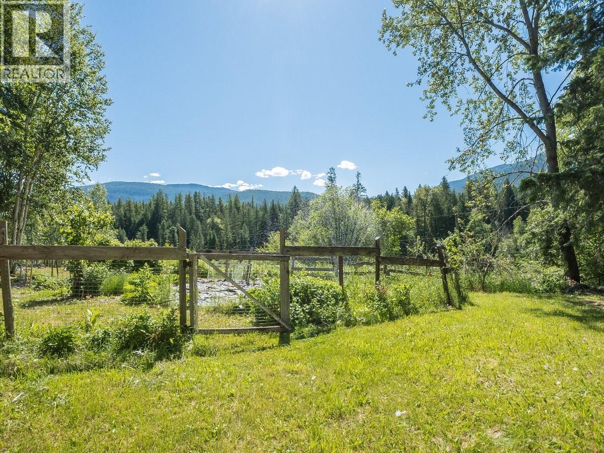 5875 Slocan River Road Property Photo 19