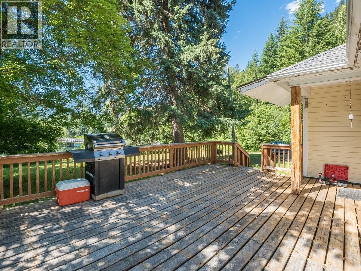 5875 Slocan River Road Property Photo 20