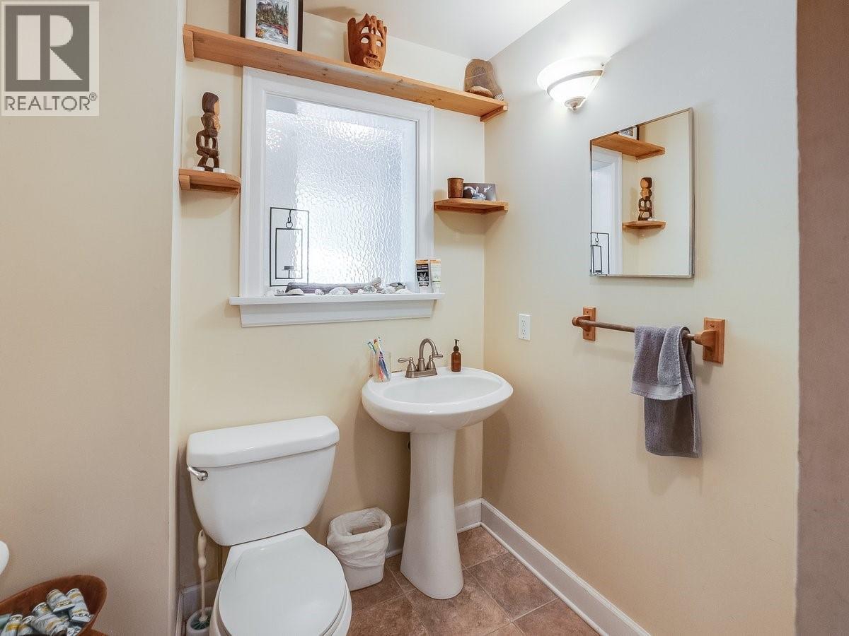 5875 Slocan River Road Property Photo 34