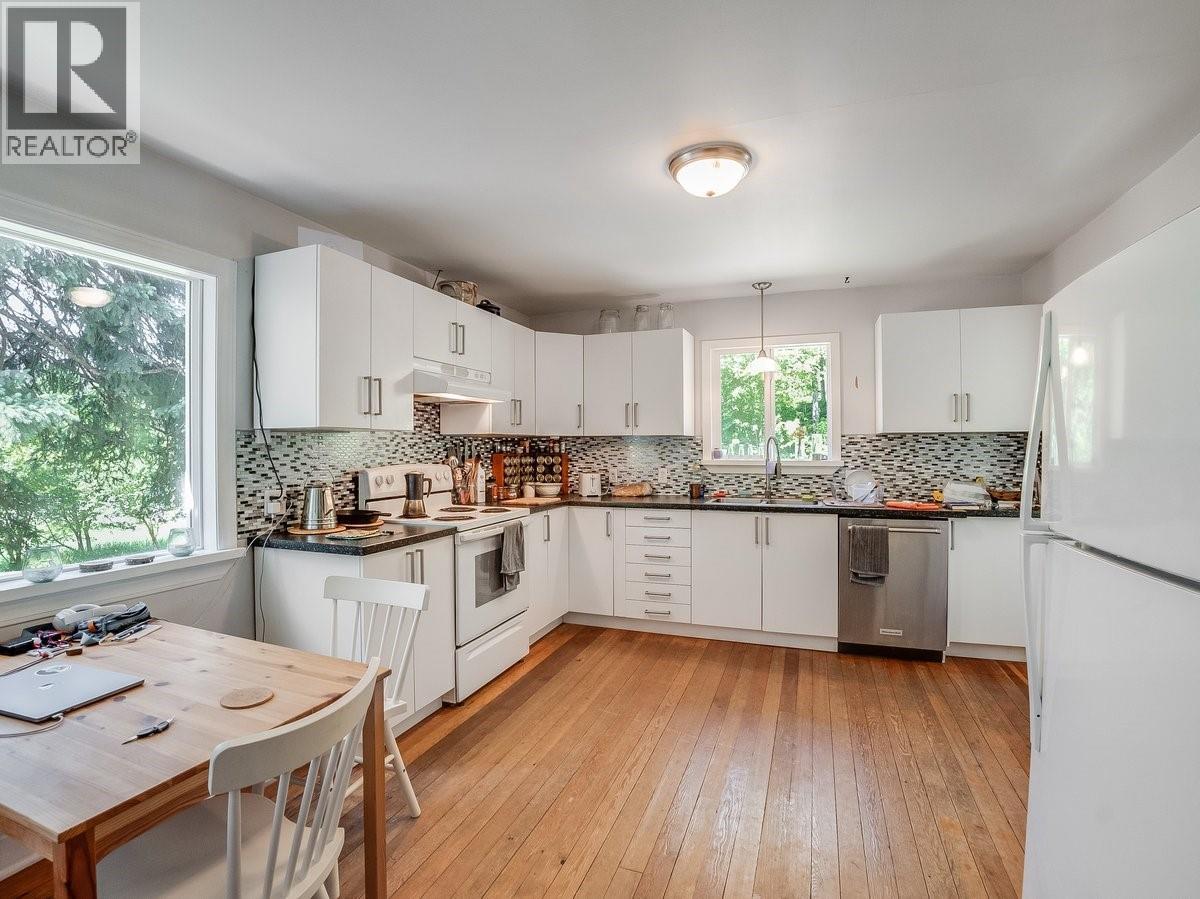 5875 Slocan River Road Property Photo 40