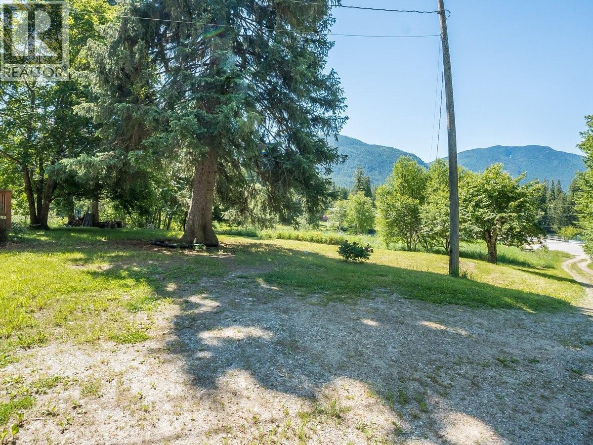 5875 Slocan River Road Property Photo 43