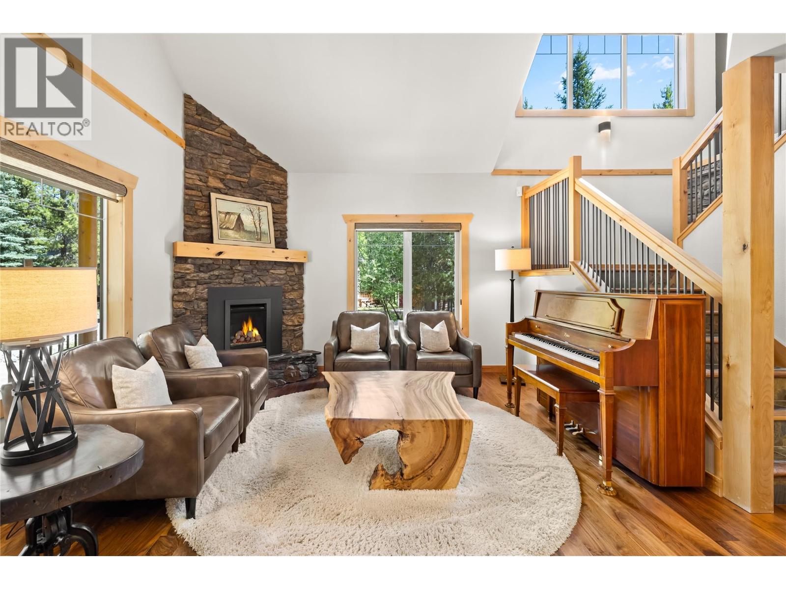 217 Forest Crowne Close Property Photo 4