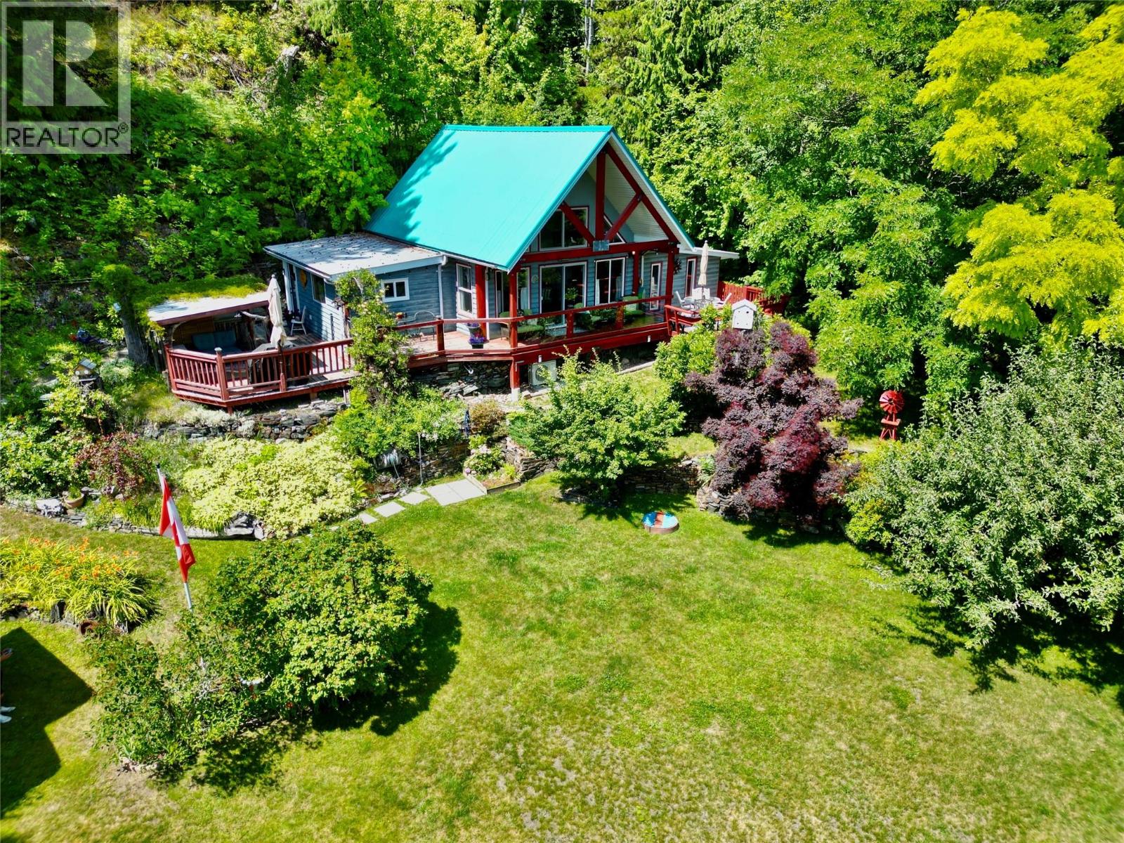 5529 Highway 31 Property Photo 1