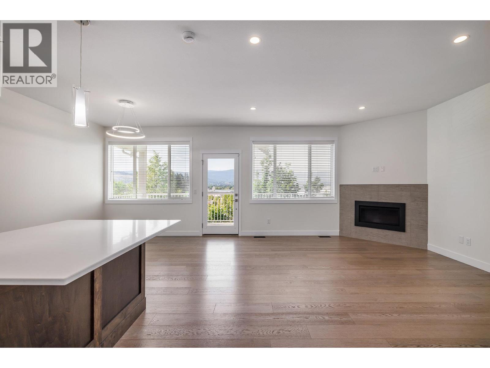 3207 Shetland Road Property Photo 2