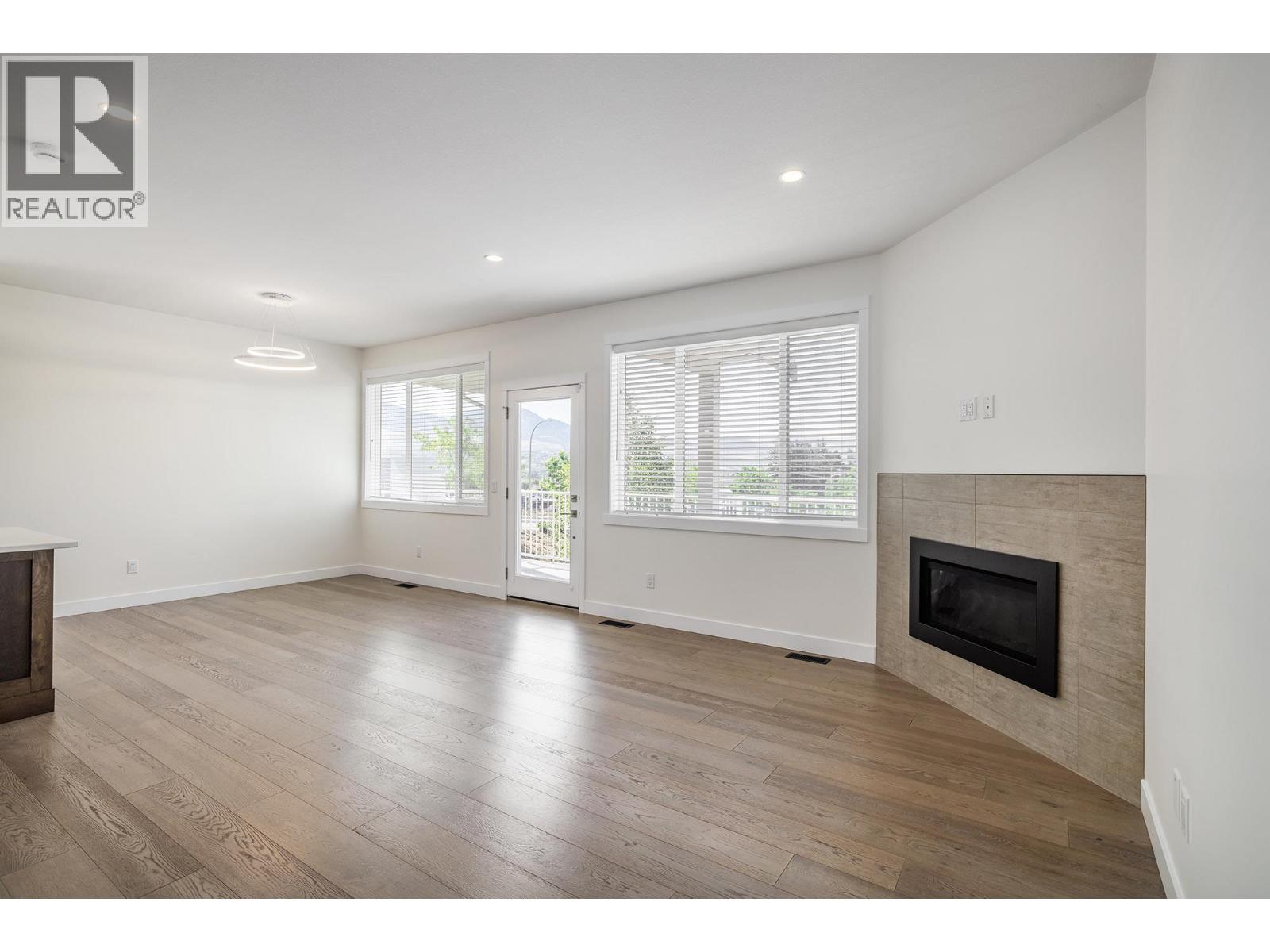 3207 Shetland Road Property Photo 4