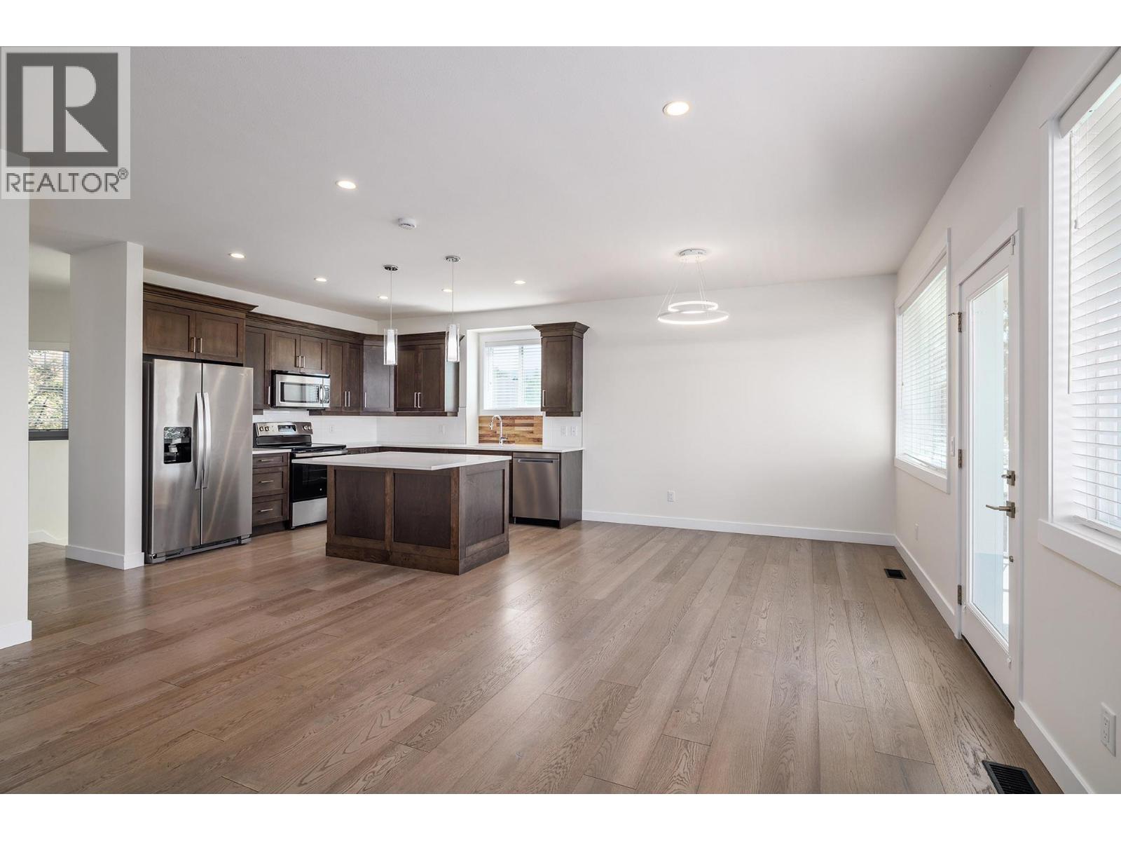 3207 Shetland Road Property Photo 7