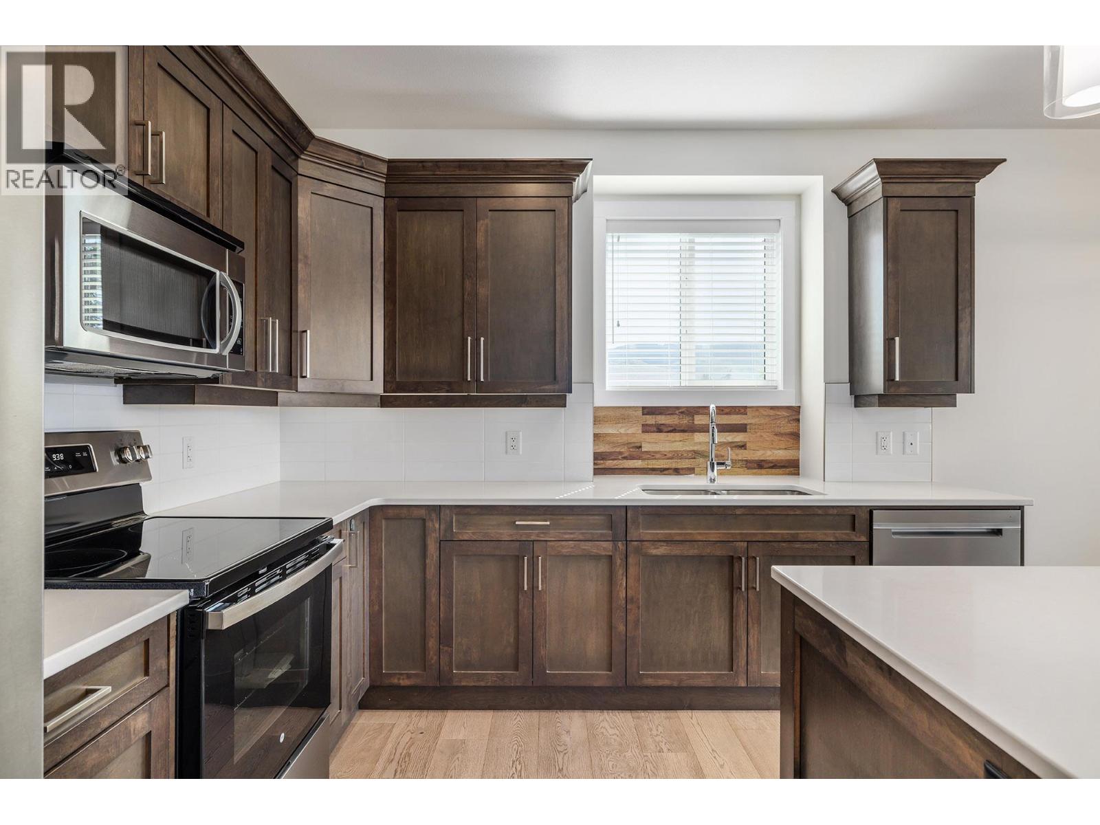 3207 Shetland Road Property Photo 10
