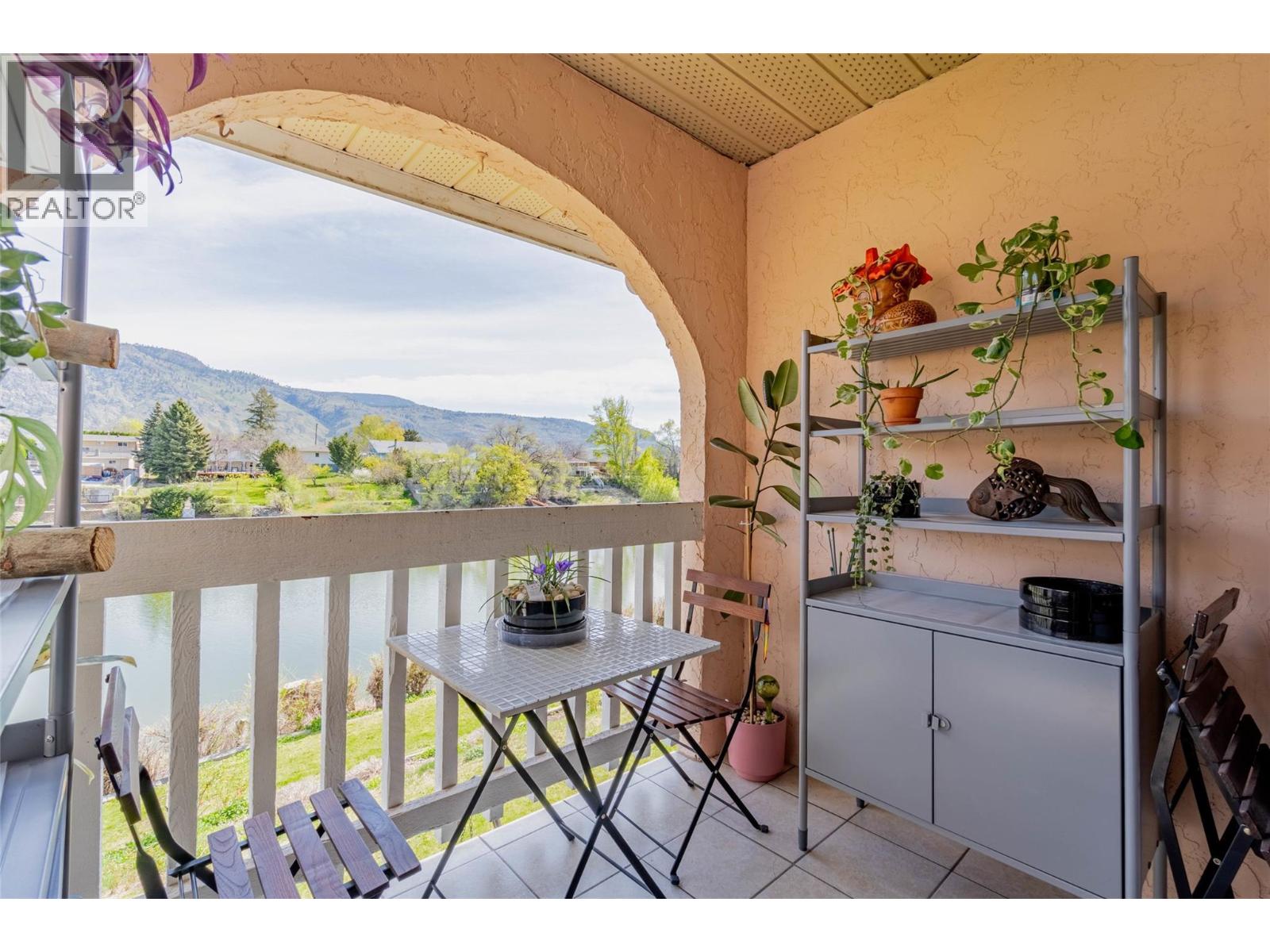 8029 VEDETTE Drive Property Photo 1