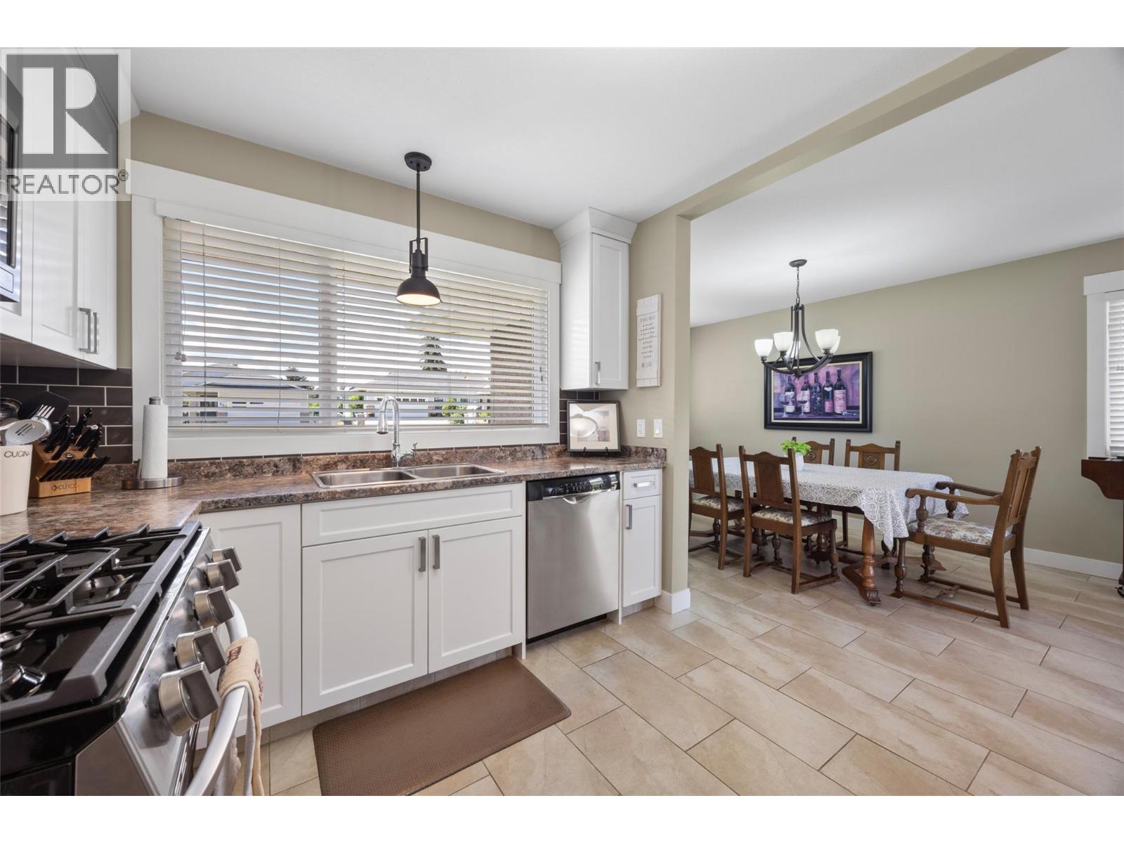 329 & 331 Lakeshore Drive Property Photo 11
