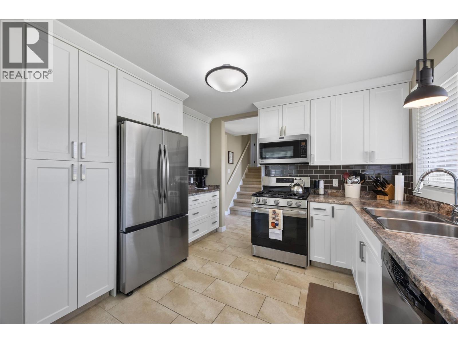 329 & 331 Lakeshore Drive Property Photo 12