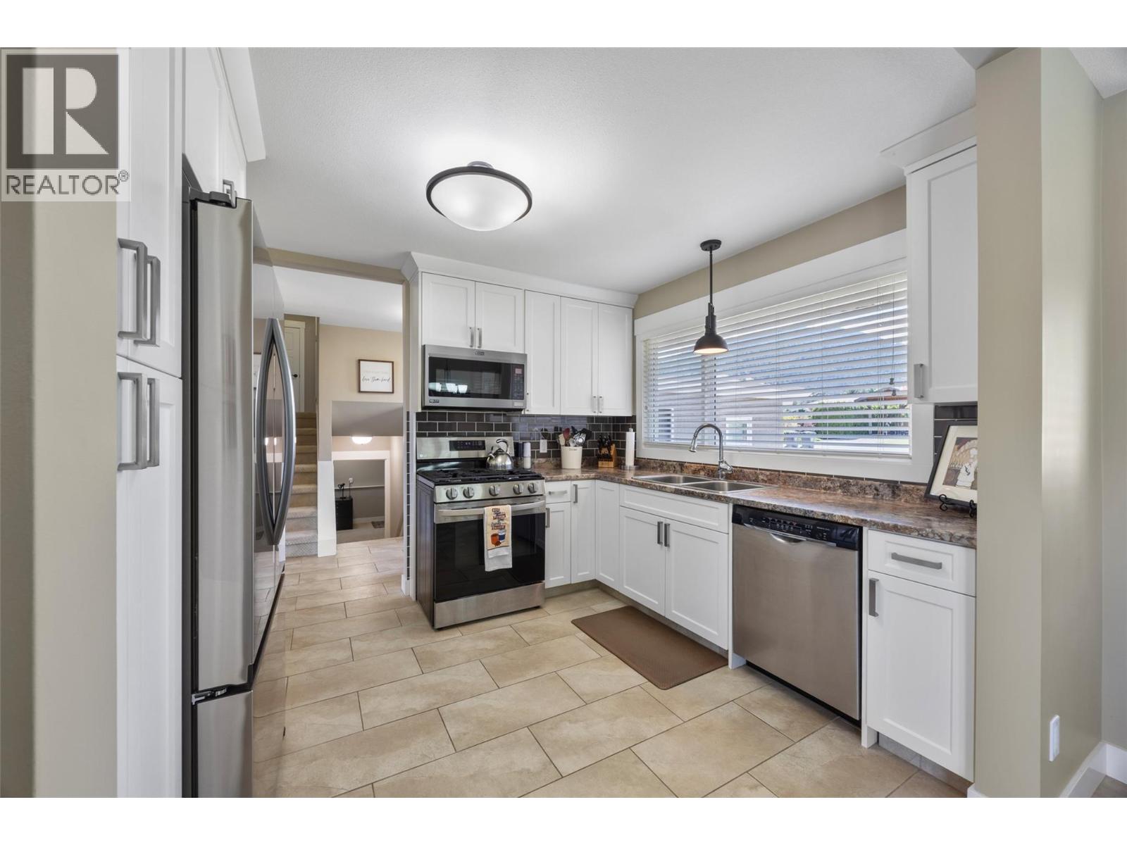 329 & 331 Lakeshore Drive Property Photo 13