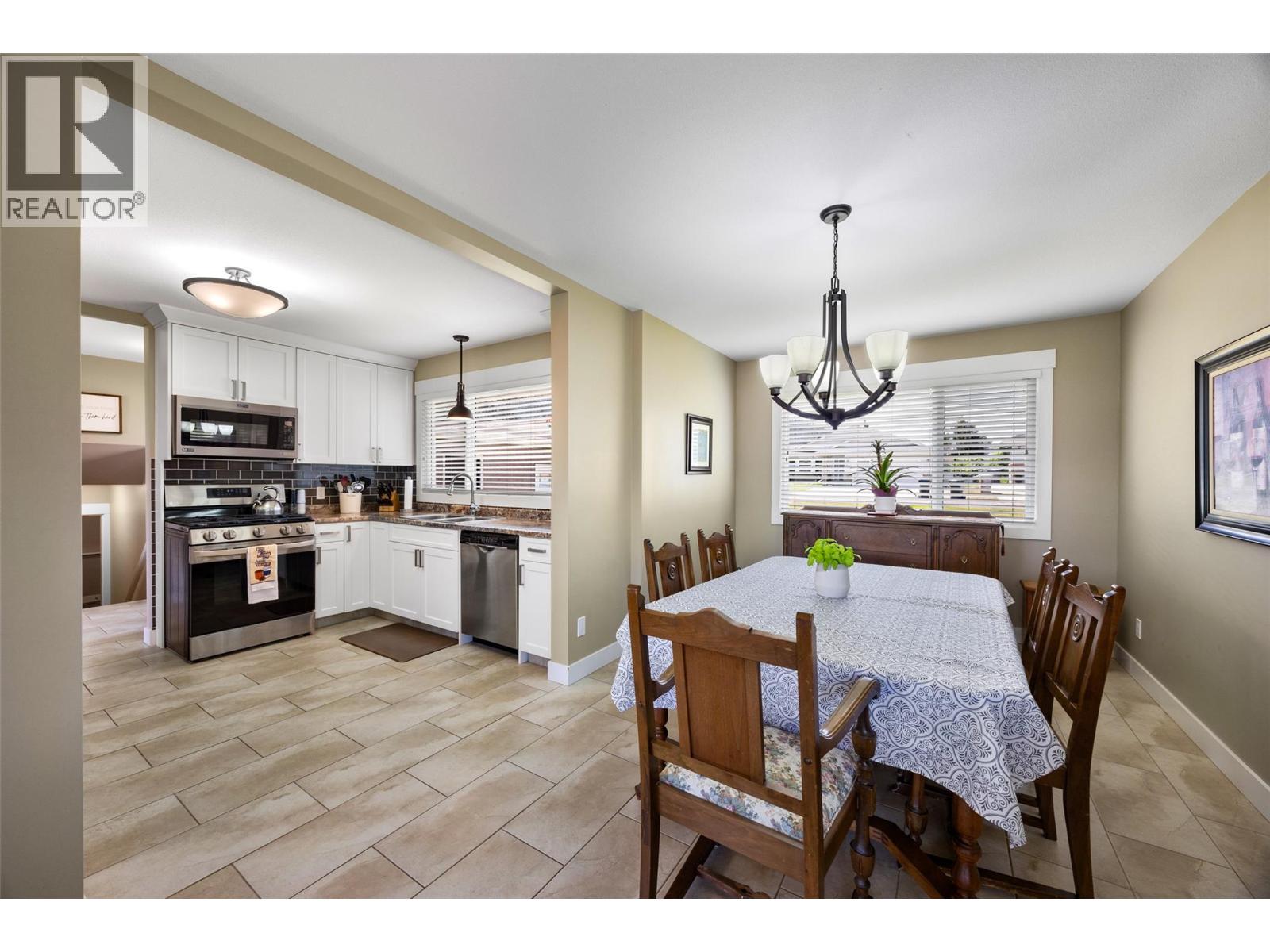 329 & 331 Lakeshore Drive Property Photo 14