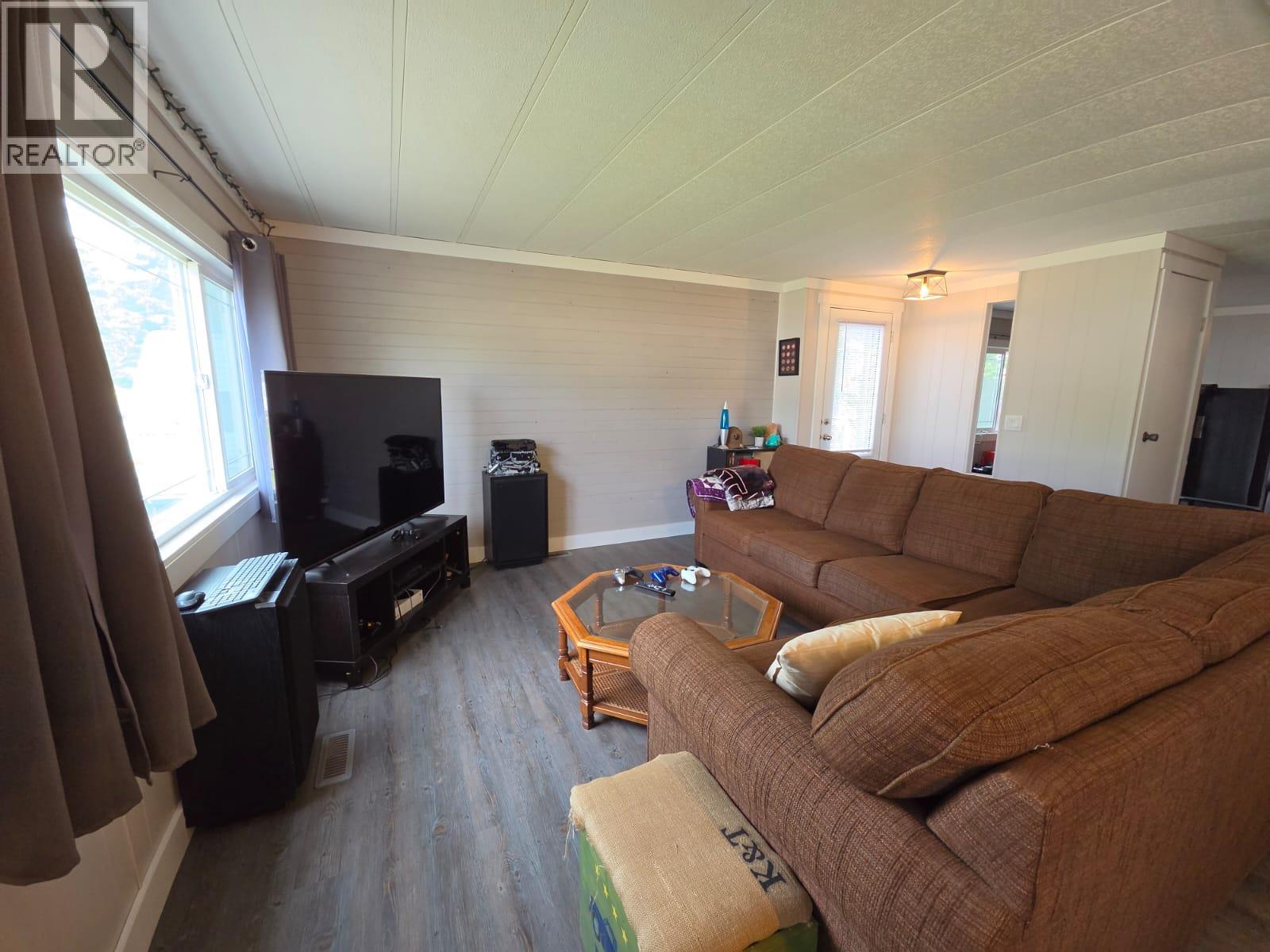 5117 43 Street Ne Property Photo 3