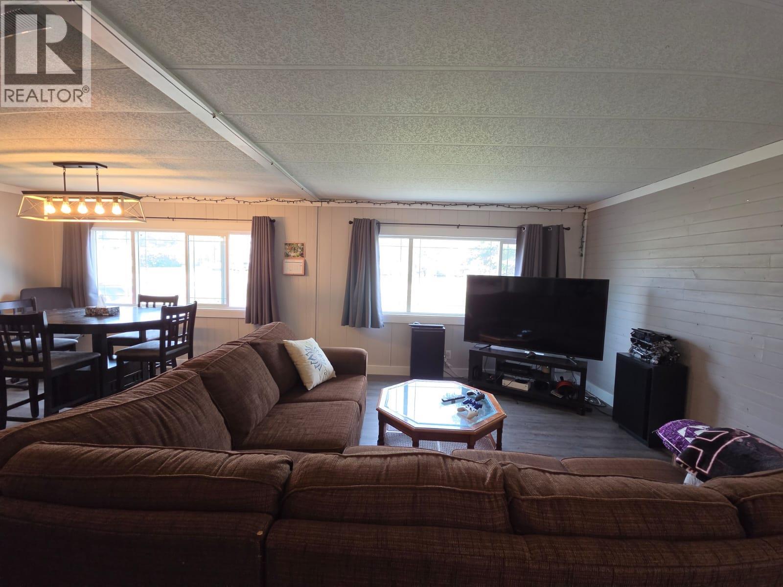 5117 43 Street Ne Property Photo 4