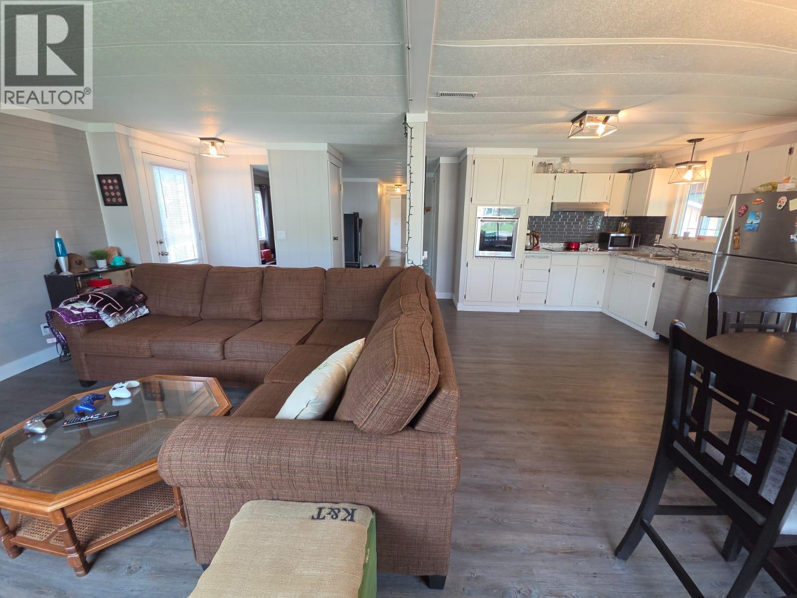 5117 43 Street Ne Property Photo 5