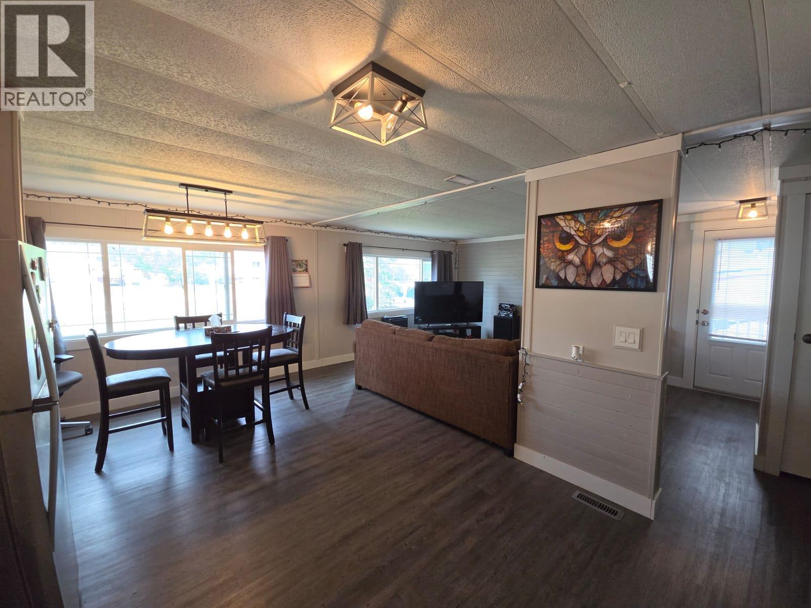 5117 43 Street Ne Property Photo 8