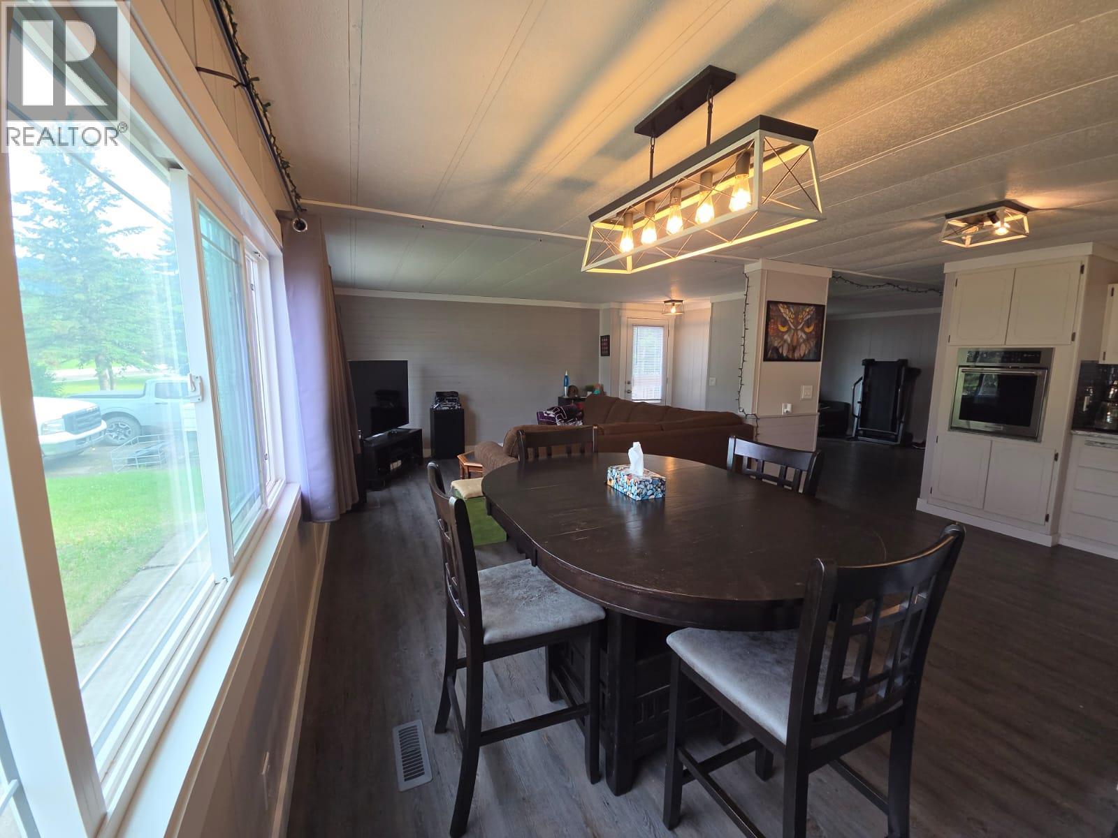 5117 43 Street Ne Property Photo 9