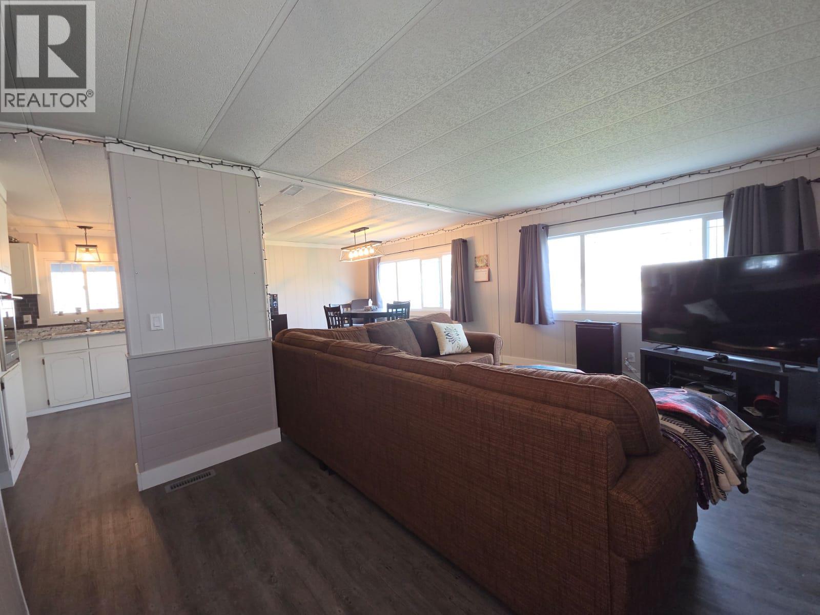 5117 43 Street Ne Property Photo 10