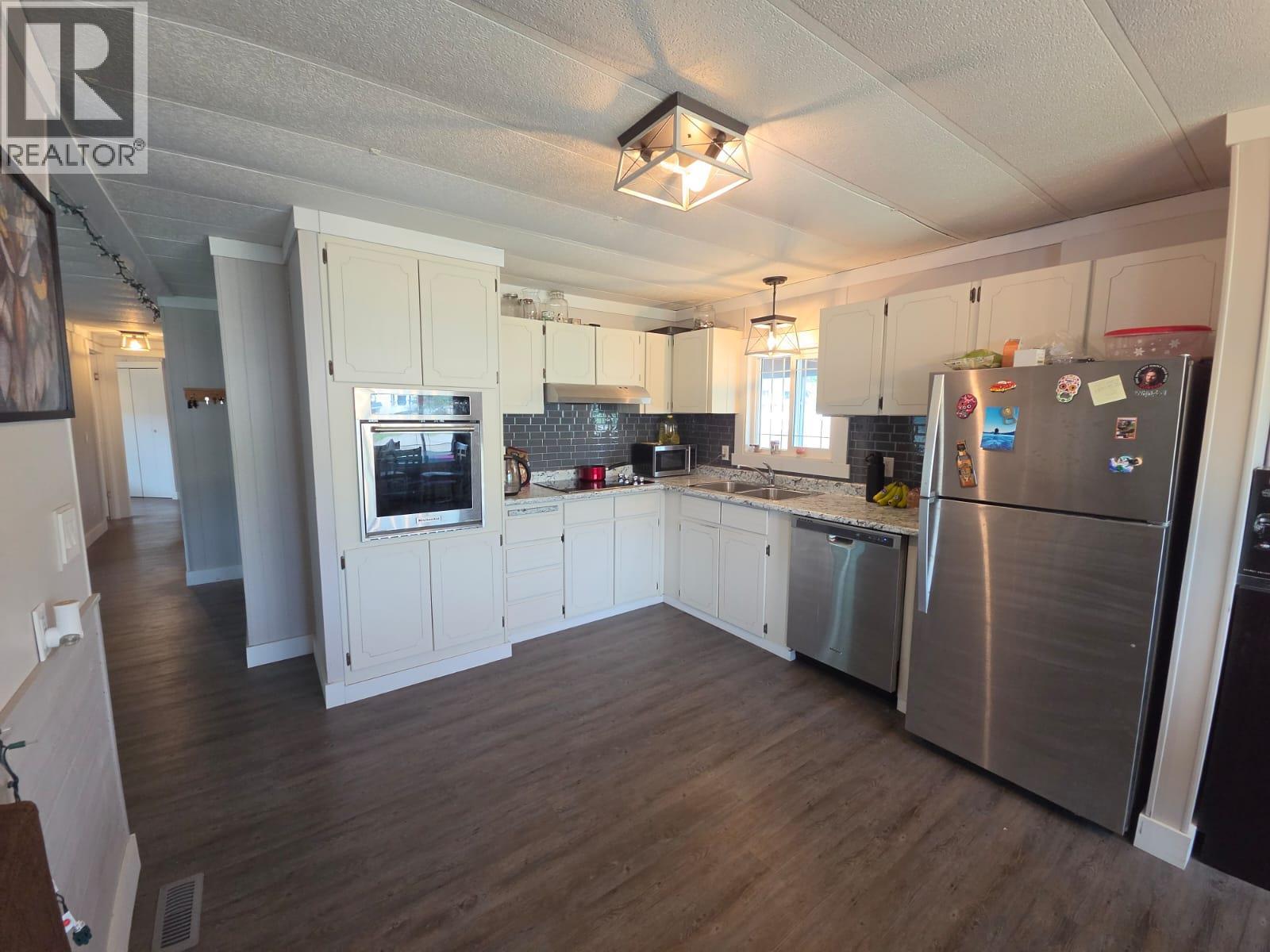 5117 43 Street Ne Property Photo 11